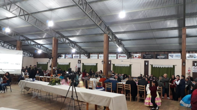 Jantar Solidário reuniu centenas no CTG Velha Carreta em prol do Hospital Santa Bárbara Beneficente 